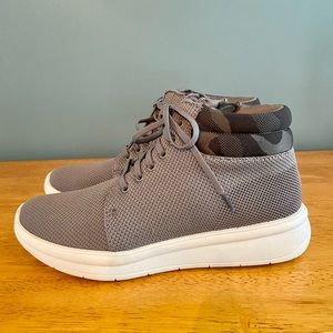 CLOUDSTEPPERS by Clarks
Washable Knit Boots - Ezera
Tie / Women’s size 7